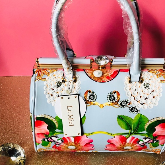 Baby Blue Pearl Butterfly Purse - Picture 7 of 8